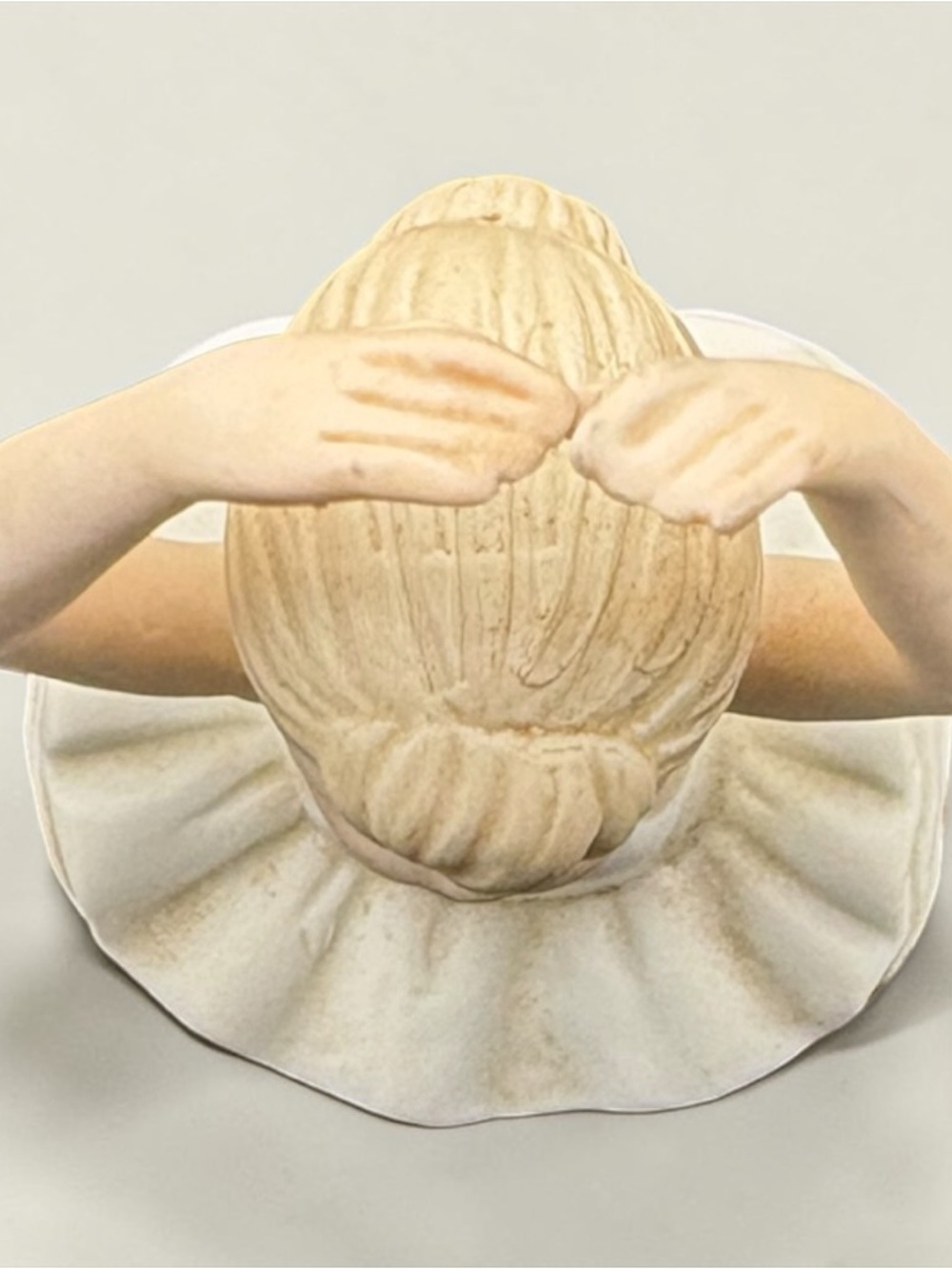 Vintage Lefton 1983 Ballerina 03835 Christopher Collection Figurine on Pedestal - Picture 9 of 14